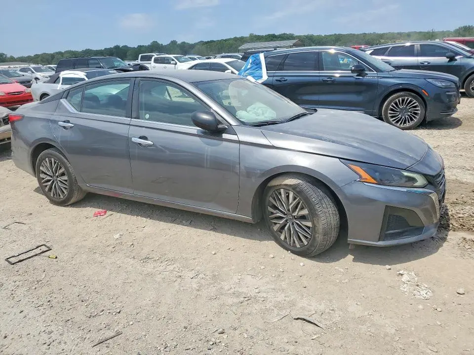 2024 NISSAN ALTIMA SV  