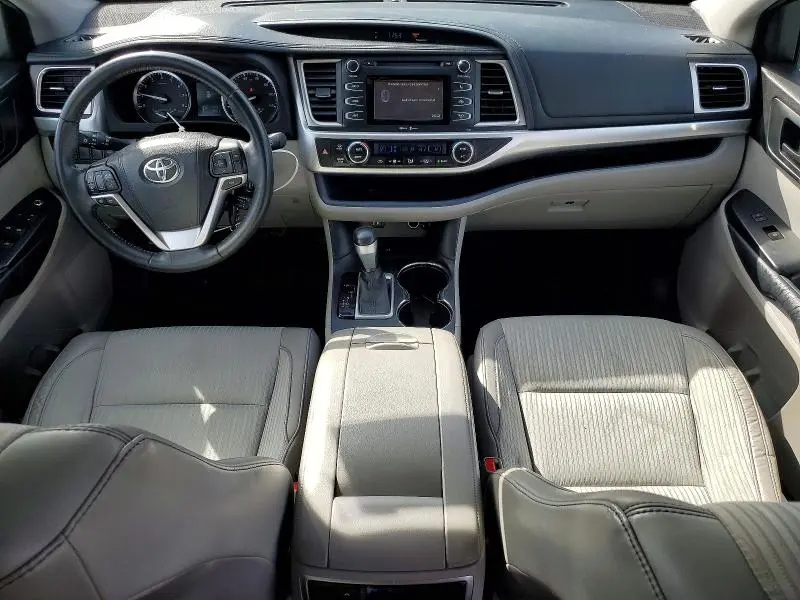 2015 TOYOTA HIGHLANDER LE  
