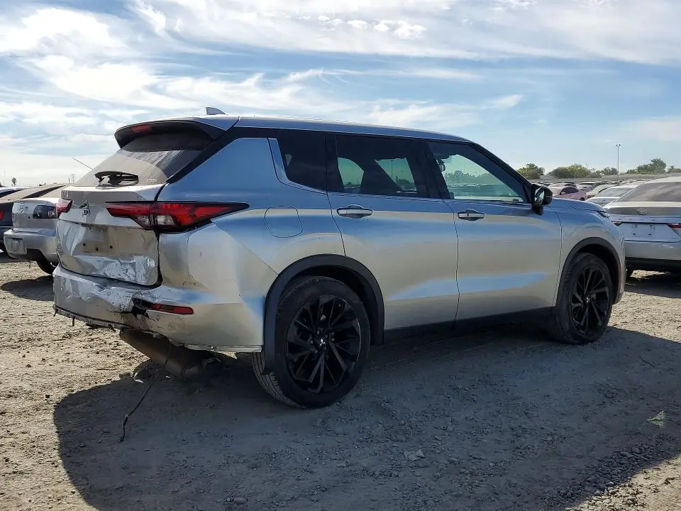 2022 MITSUBISHI OUTLANDER SE  