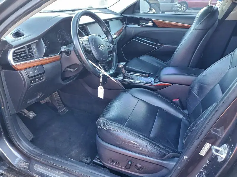 2017 KIA CADENZA PREMIUM  