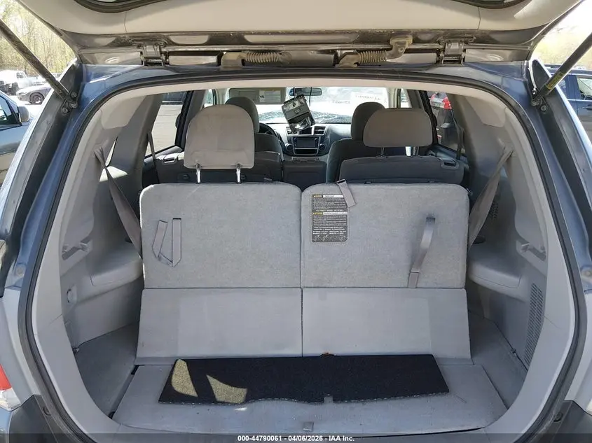2013 TOYOTA HIGHLANDER BASE PLUS V6