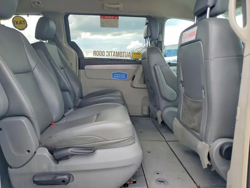 2013 VOLKSWAGEN ROUTAN SE  
