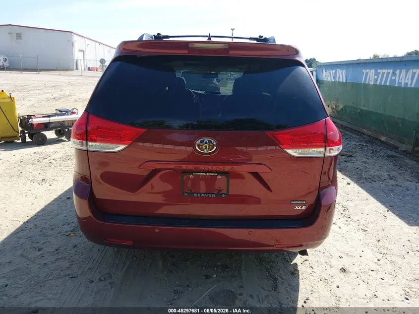 2013 TOYOTA SIENNA XLE V6 8 PASSENGER