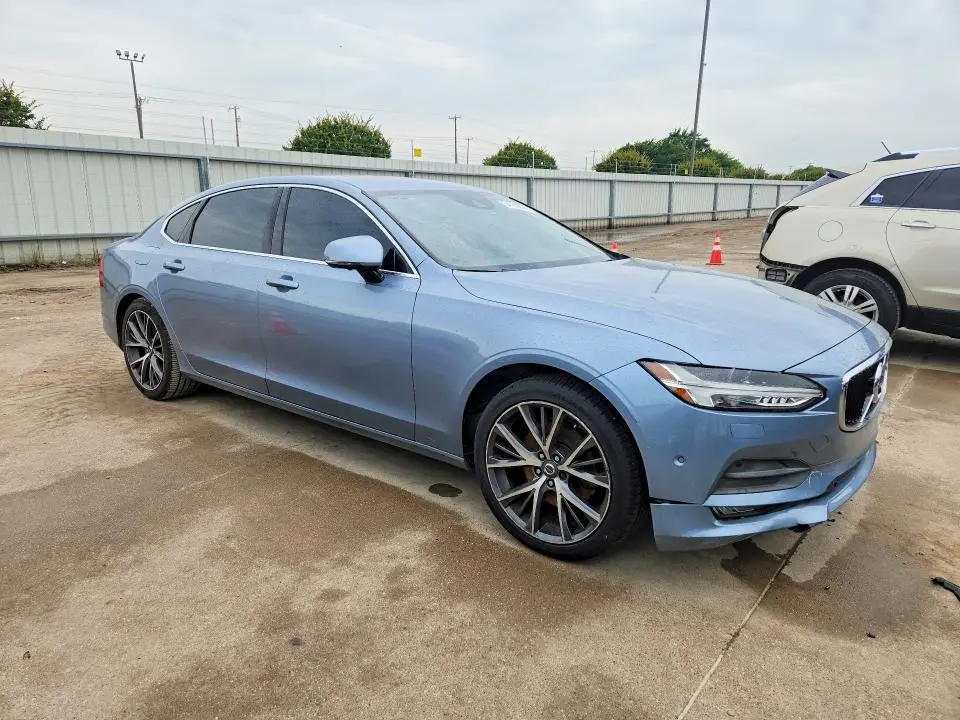 2018 VOLVO S90 T5 MOMENTUM  