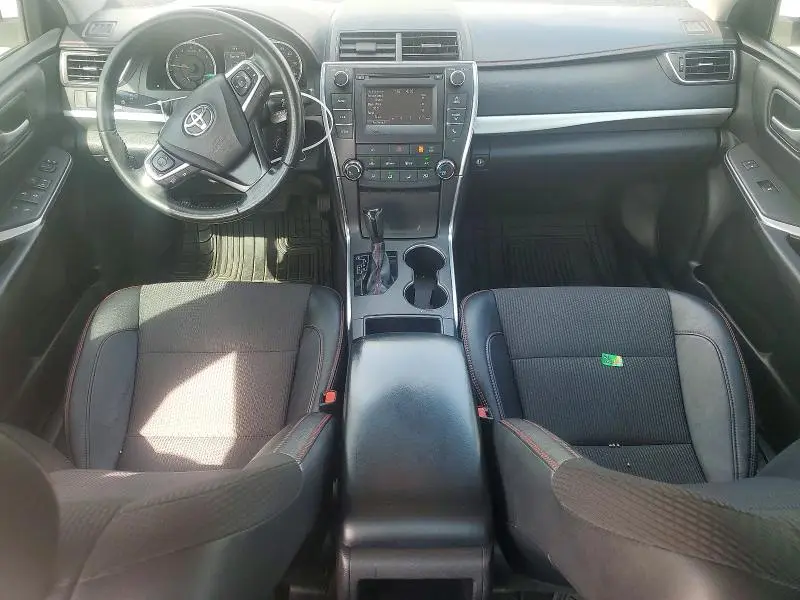 2016 TOYOTA CAMRY SE  