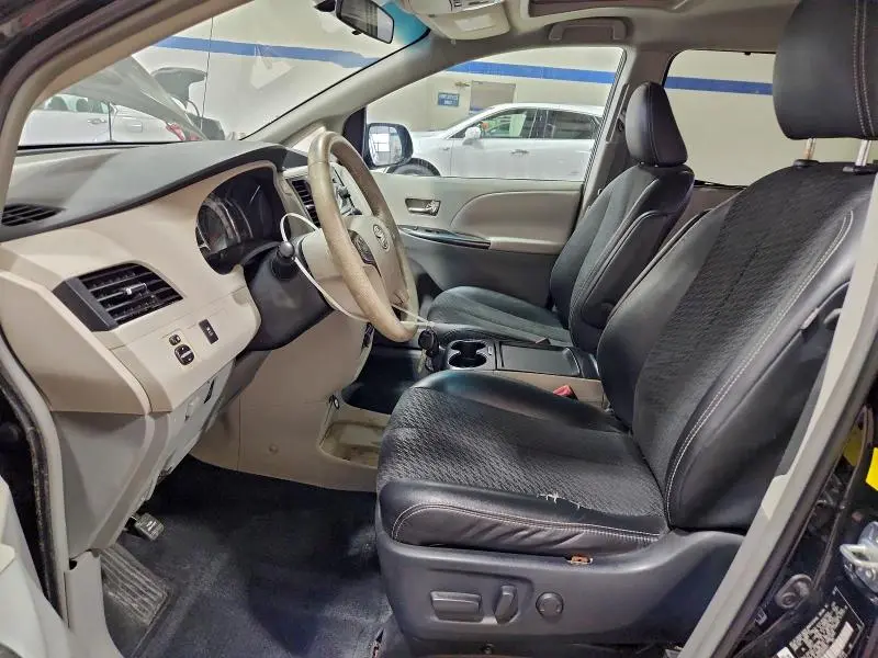 2011 TOYOTA SIENNA SPORT  