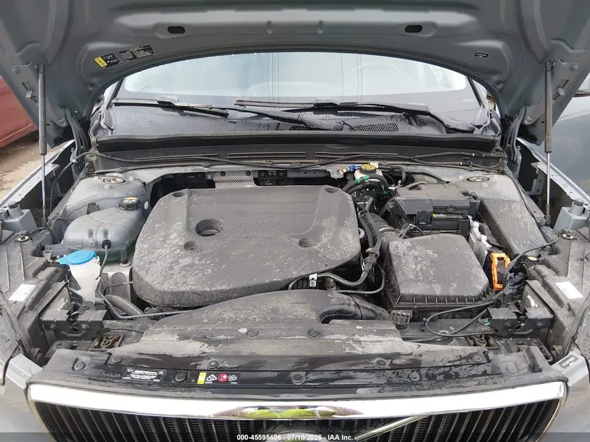 2023 VOLVO XC40 B5 CORE