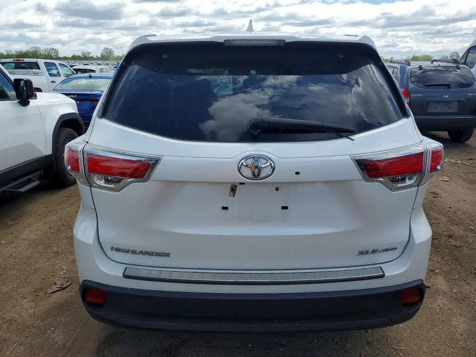 2016 TOYOTA HIGHLANDER XLE  
