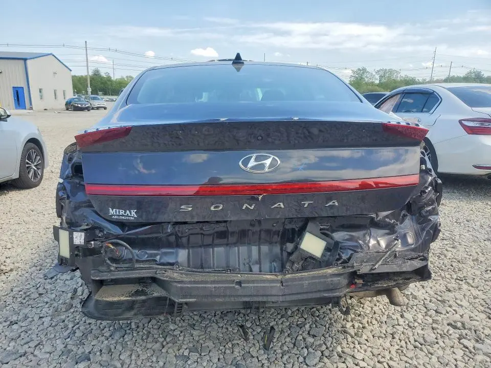 2023 HYUNDAI SONATA SE  