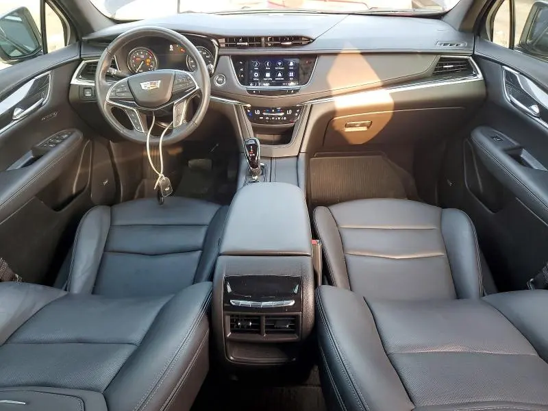 2022 CADI XT5 PREMIU   