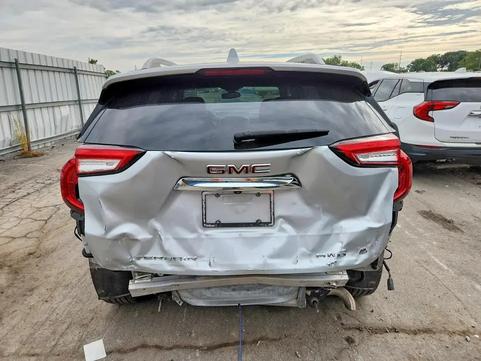 2022 GMC TERRAIN SLT  
