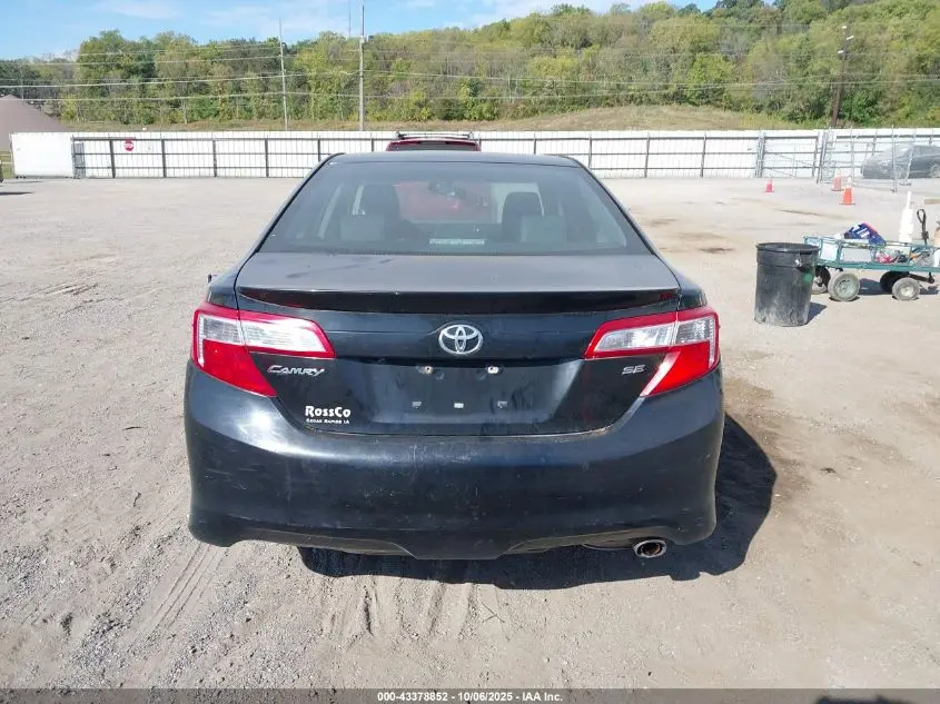 2014 TOYOTA CAMRY SE