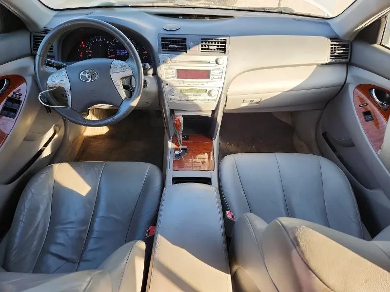 2011 TOYOTA CAMRY XLE V6  