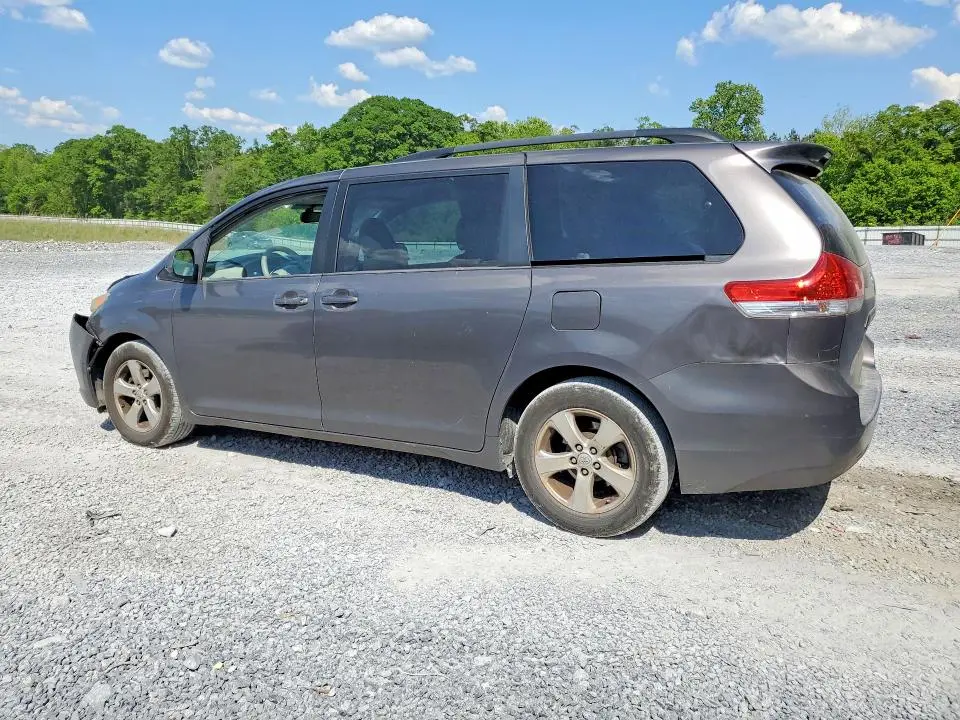 2013 TOYOTA SIENNA LE  