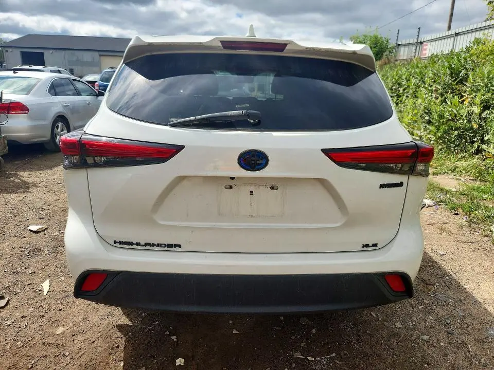 2021 TOYOTA HIGHLANDER HYBRID XLE  