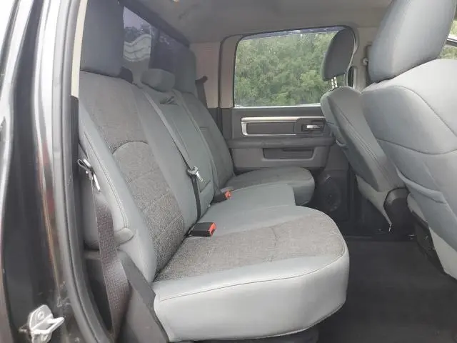 2016 RAM 1500 SLT