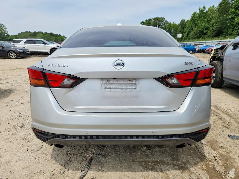 2022 NISSAN ALTIMA SR  