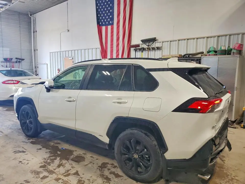 2022 TOYOTA RAV4 SE  