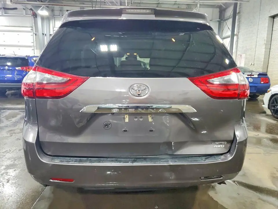 2020 TOYOTA SIENNA LIMITED PREMIUM 7-PASSENGER  