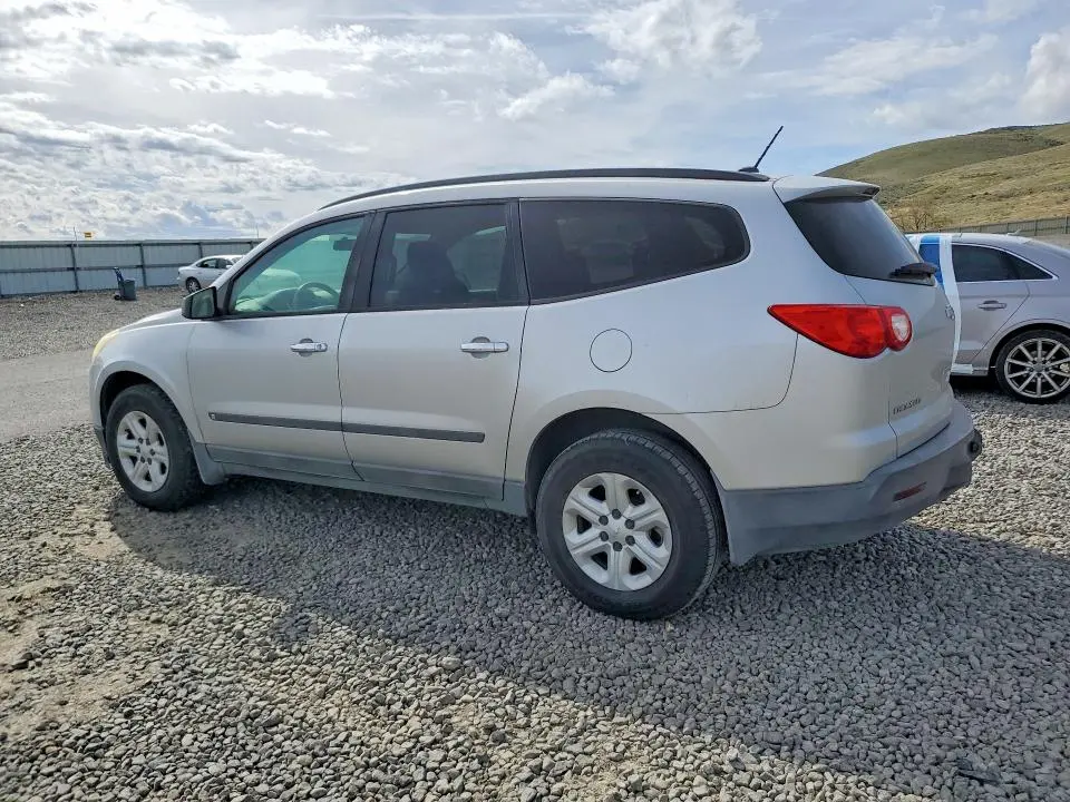 2010 CHEVROLET TRAVERSE LS  
