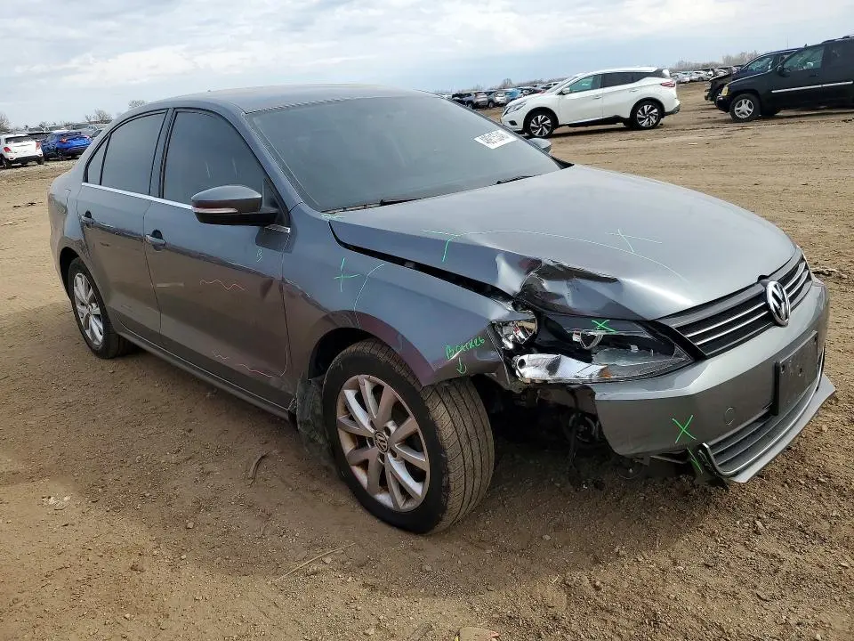 2013 VOLKSWAGEN JETTA SE  
