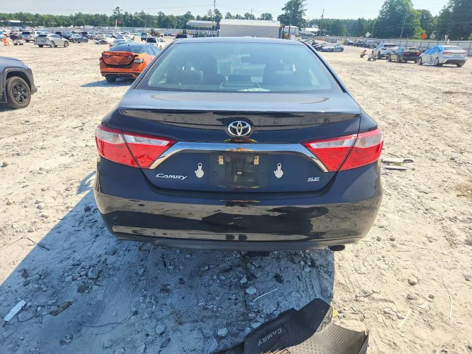 2017 TOYOTA CAMRY SE  