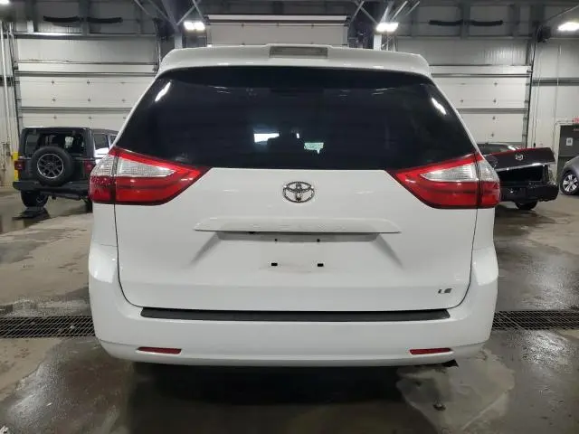 2019 TOYOTA SIENNA LE  