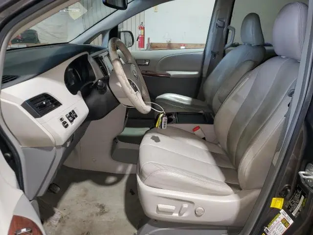 2011 TOYOTA SIENNA XLE  