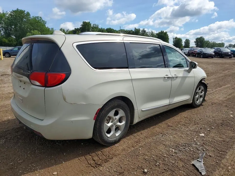 2017 CHRYSLER PACIFICA TOURING L PLUS  