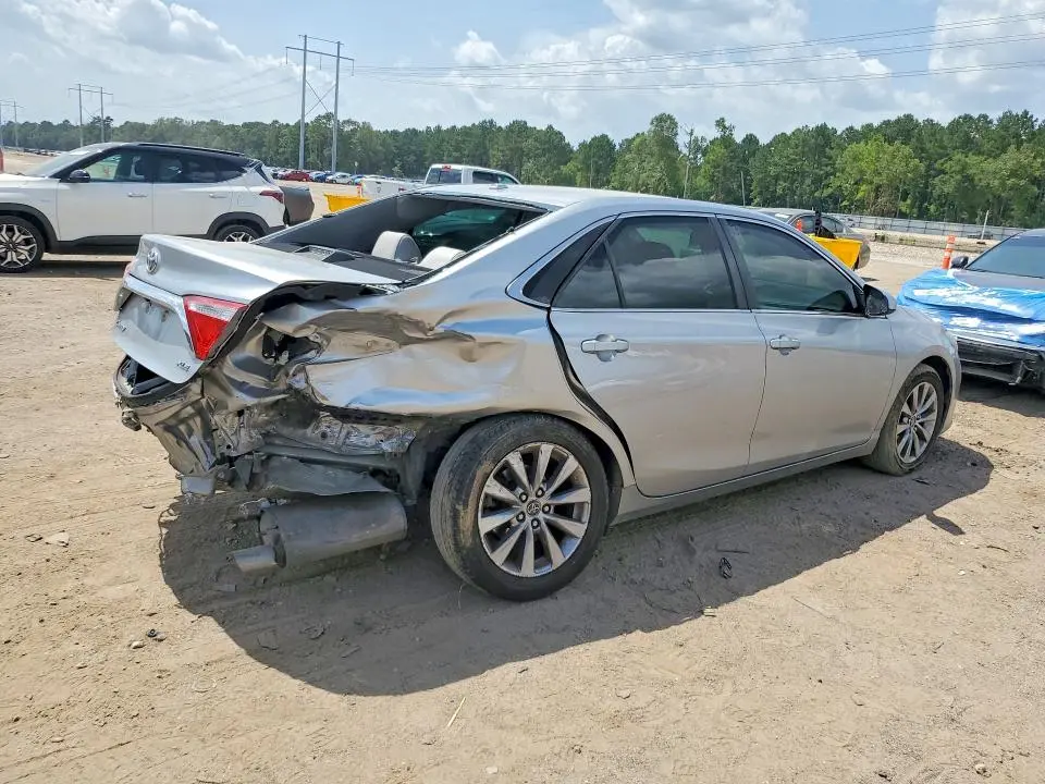 2015 TOYOTA CAMRY XLE  