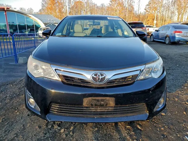 2014 TOYOTA CAMRY SE  