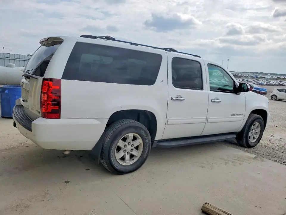 2011 CHEVROLET SUBURBAN K1500 LT  