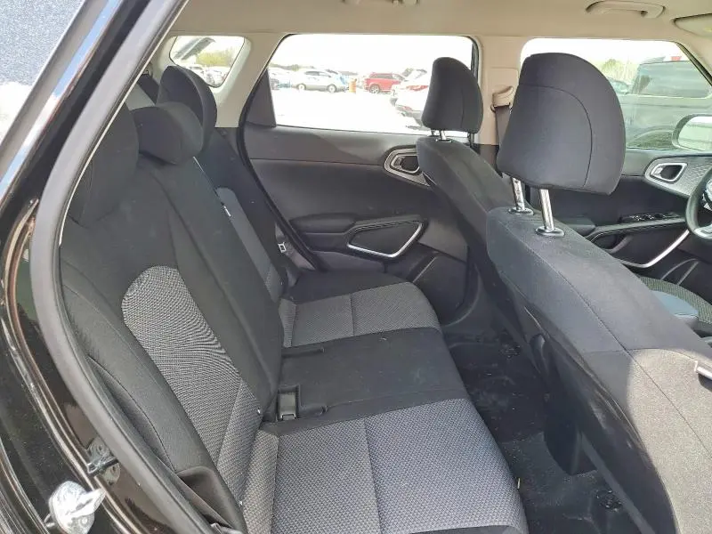 2023 KIA SOUL LX  