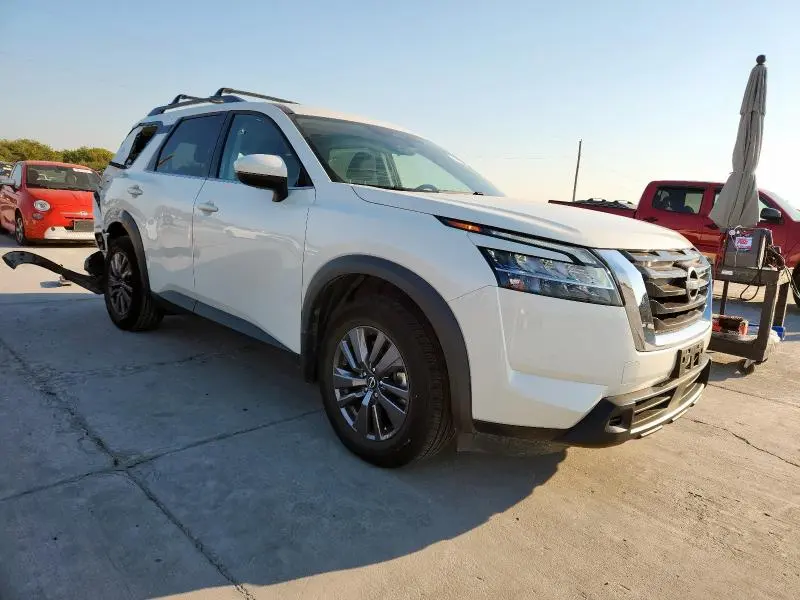 2022 NISSAN PATHFINDER SV  