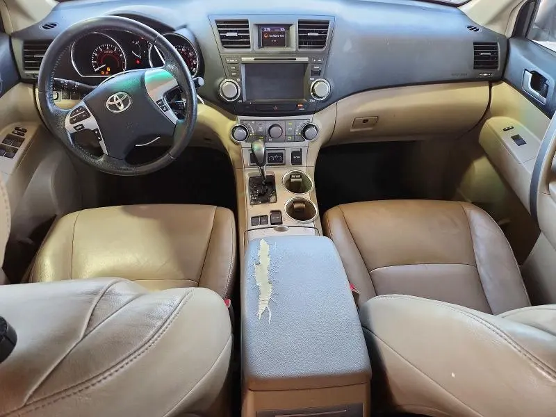 2012 TOYOTA HIGHLANDER SE  