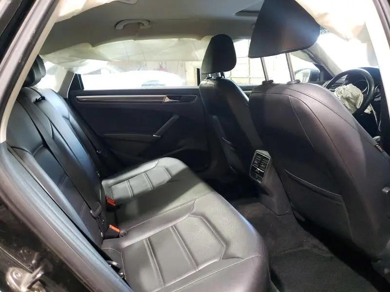 2016 VOLKSWAGEN PASSAT SE  