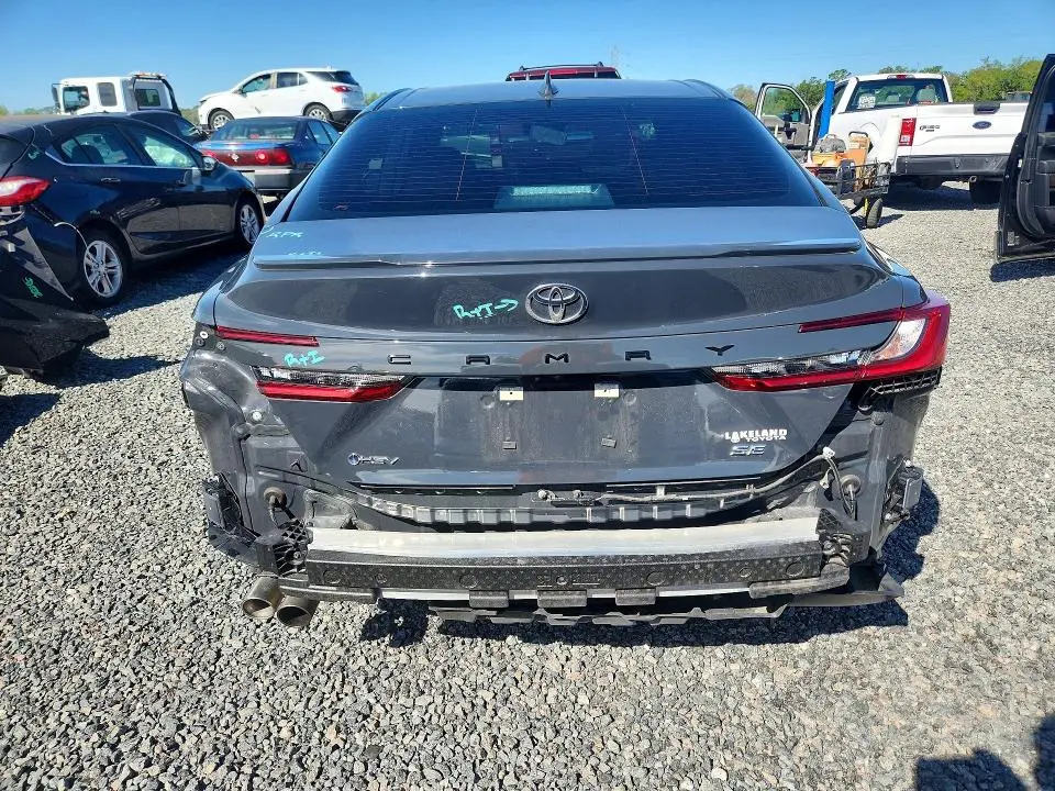 2025 TOYOTA CAMRY SE  