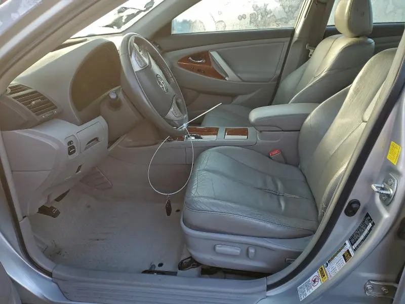 2011 TOYOTA CAMRY SE  