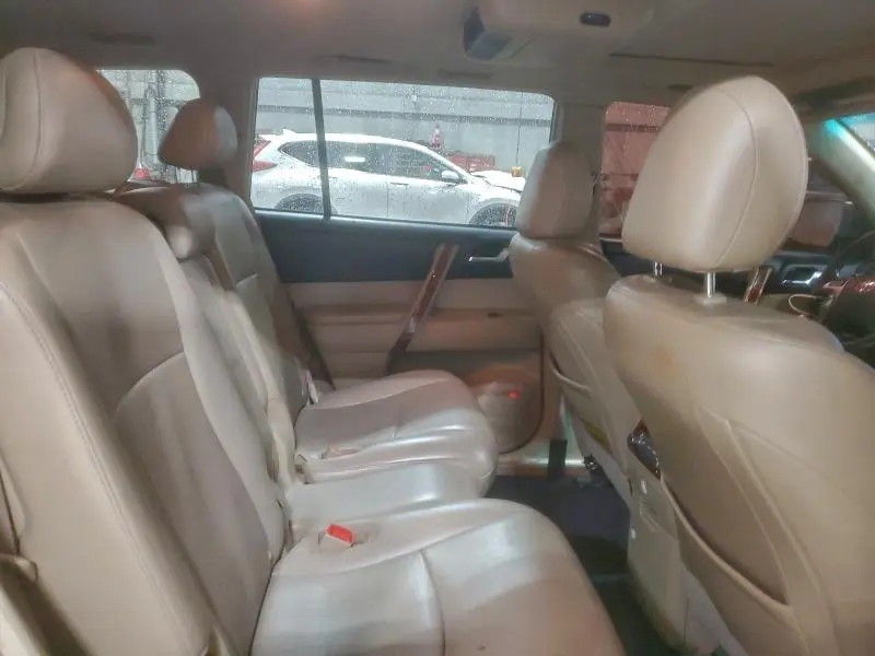 2011 TOYOTA HIGHLANDER LIMITED  