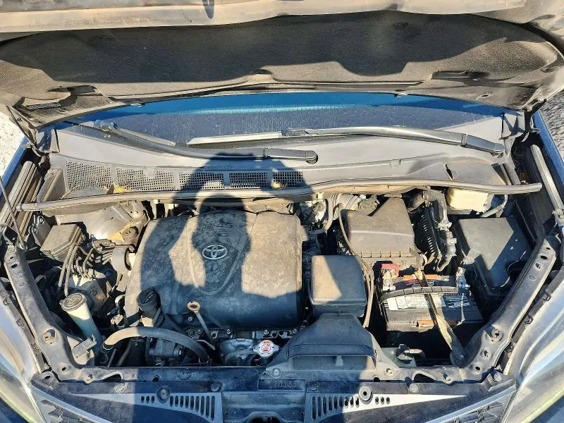 2018 TOYOTA SIENNA SE PREMIUM 8-PASSENGER  