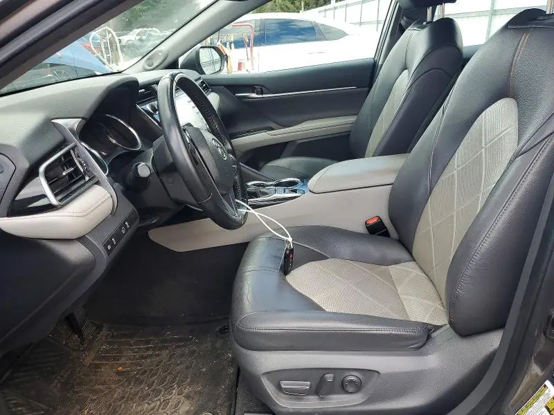 2019 TOYOTA CAMRY XLE  