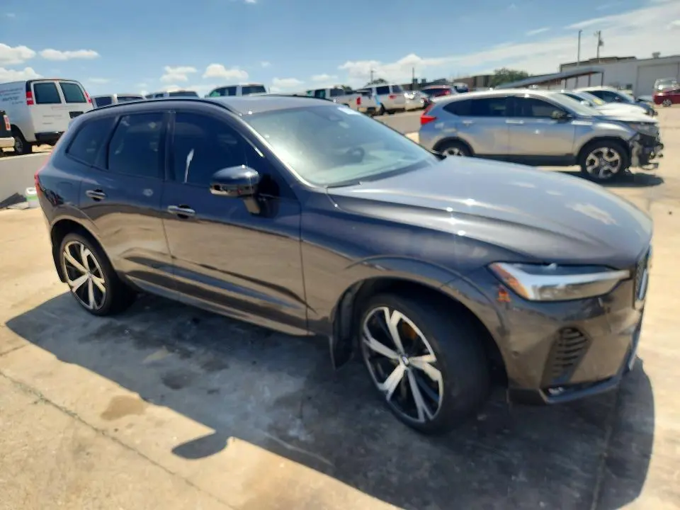 2022 VOLVO XC60 B6 R-DESIGN  