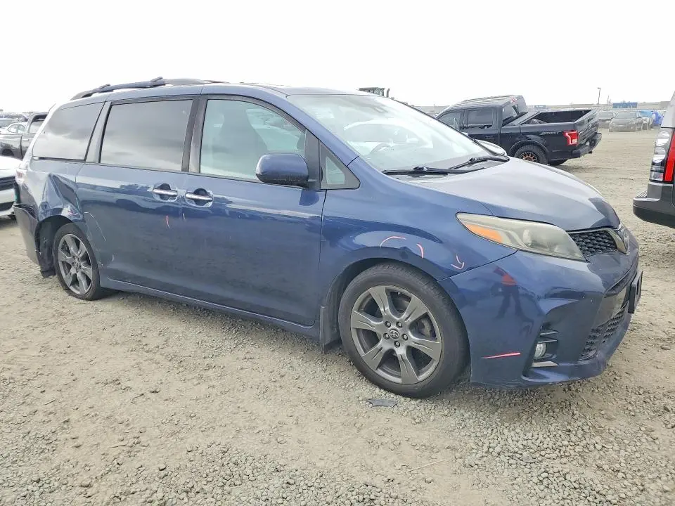 2019 TOYOTA SIENNA SE  
