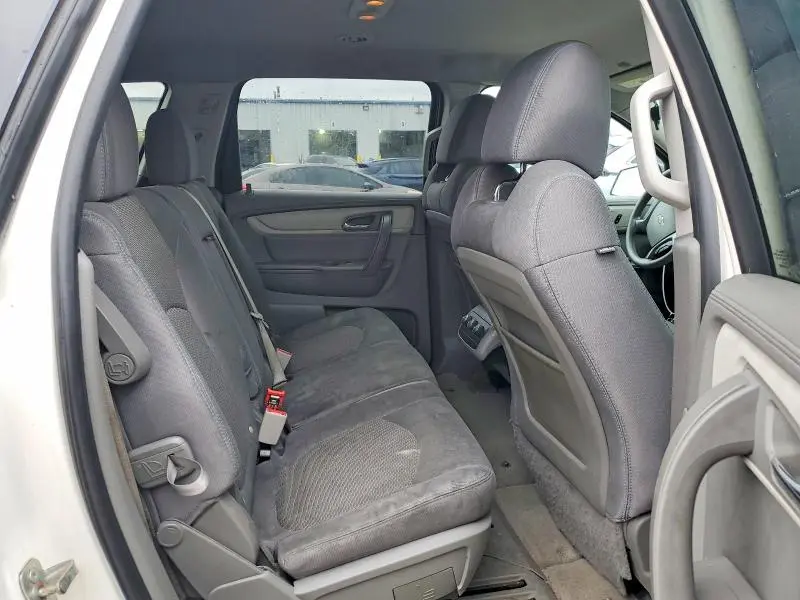 2015 CHEVROLET TRAVERSE LS  