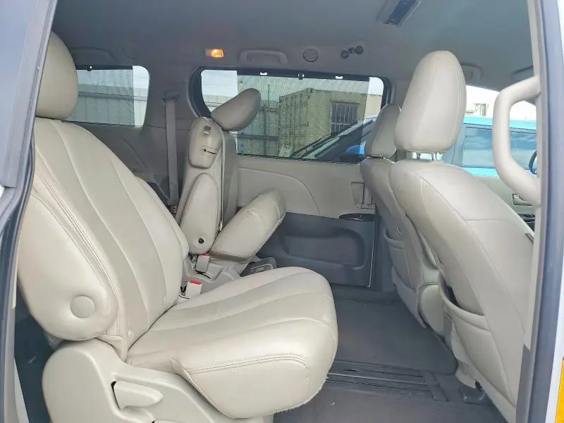 2011 TOYOTA SIENNA LE  