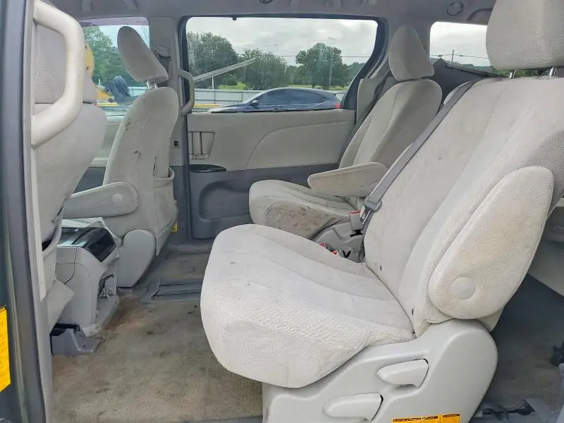2011 TOYOTA SIENNA LE  