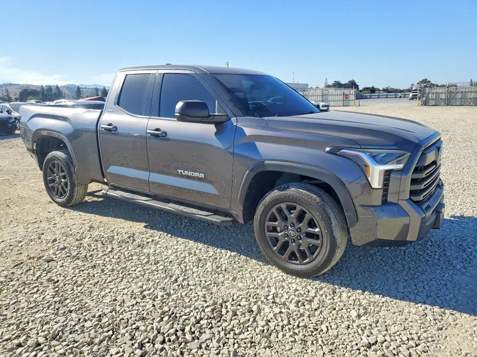 2022 TOYOTA TUNDRA SR5  