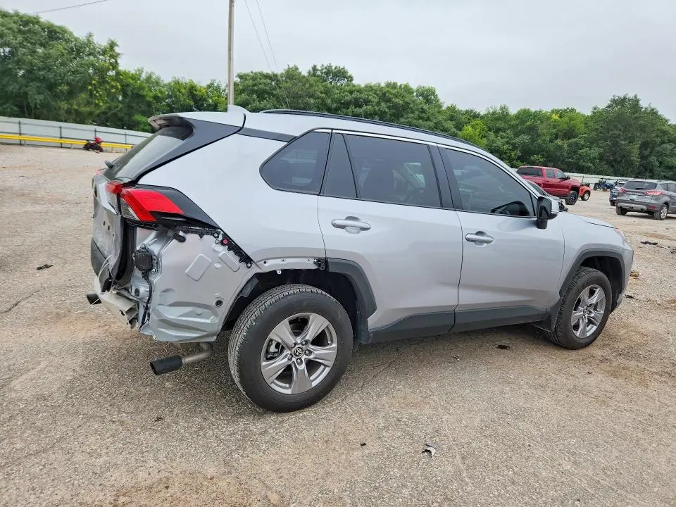 2025 TOYOTA RAV4 XLE  
