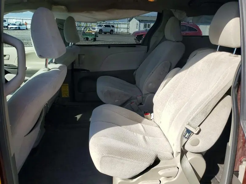 2013 TOYOTA SIENNA LE  