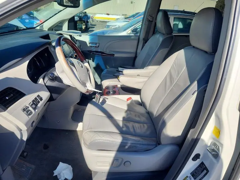 2011 TOYOTA SIENNA LIMITED 7-PASSENGER  